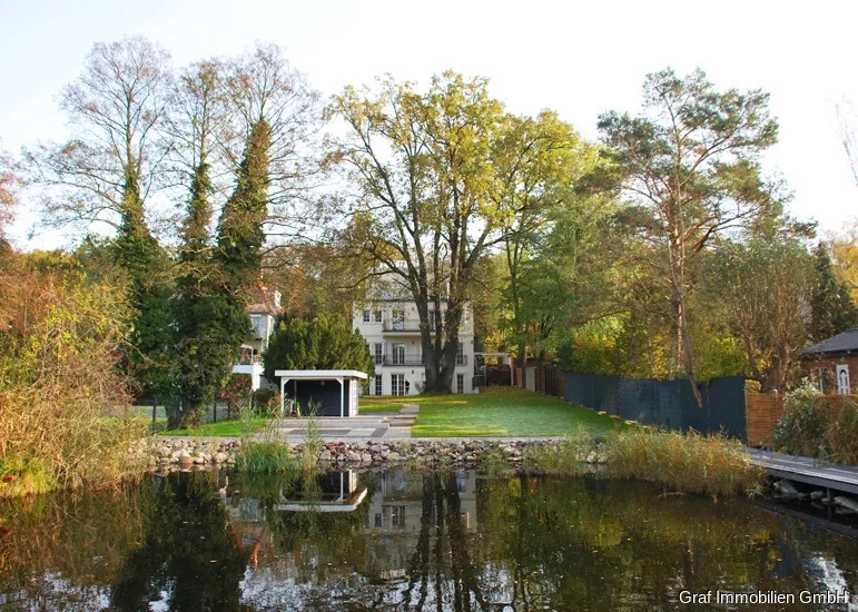 TOP 3 Zimmer Wohnung direkt am Wasser inkl. PWK Stellplatz und Bootssteg am Hubertussee — photo 1